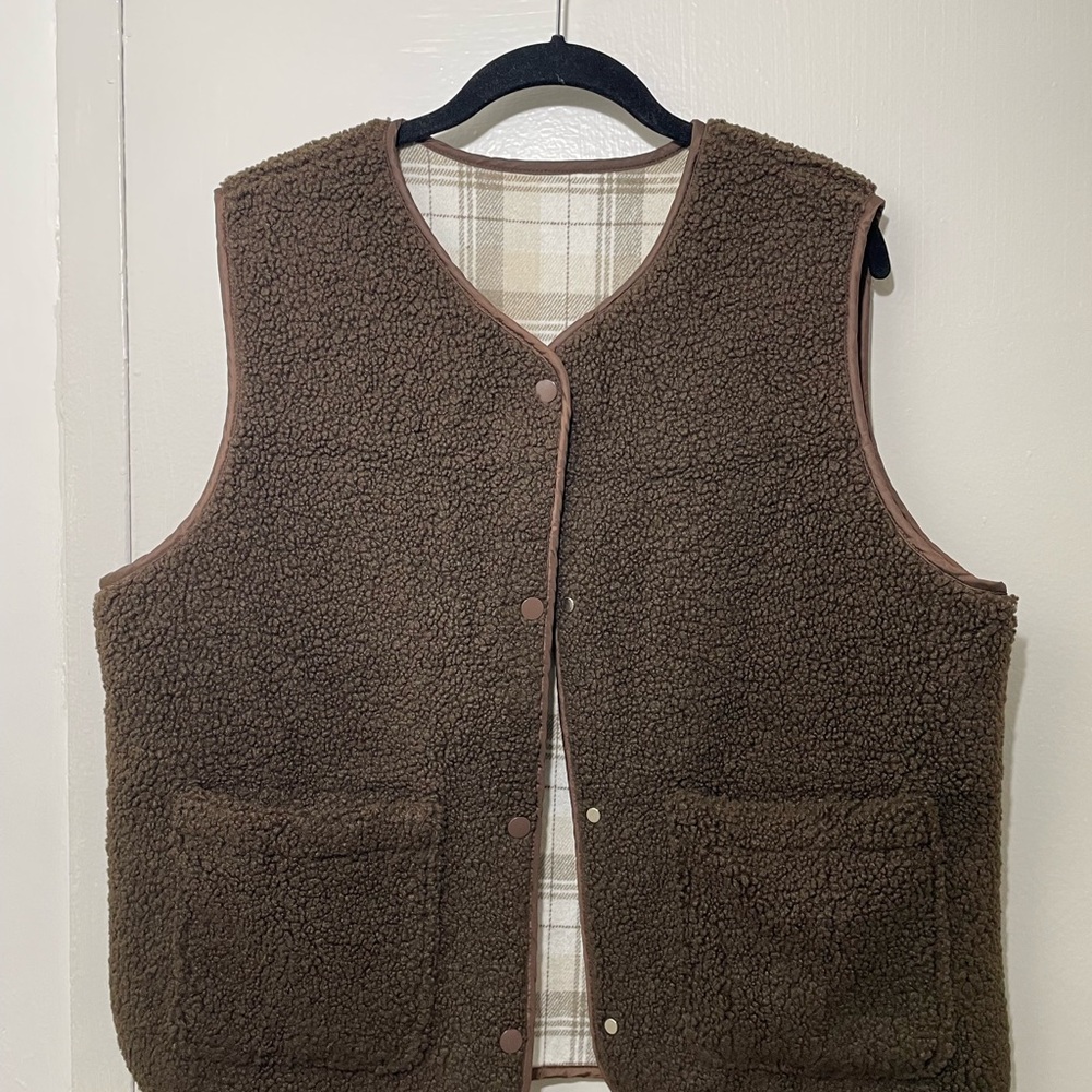 Brown Reversible Sherpa Vest with Pockets - Size M/L